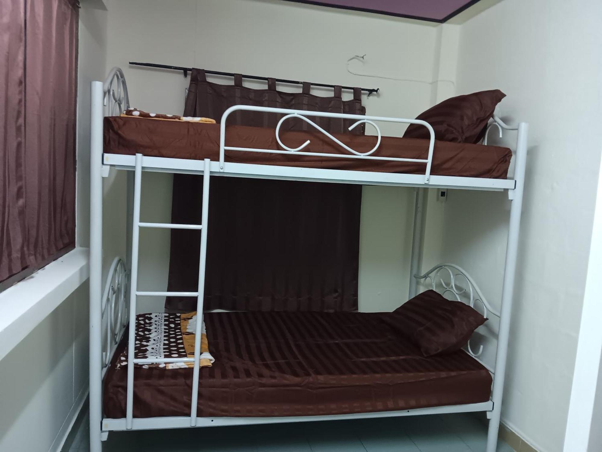 Hug Glur House Tour And Hostel (Adults Only) - Chiang Mai — Photos 1