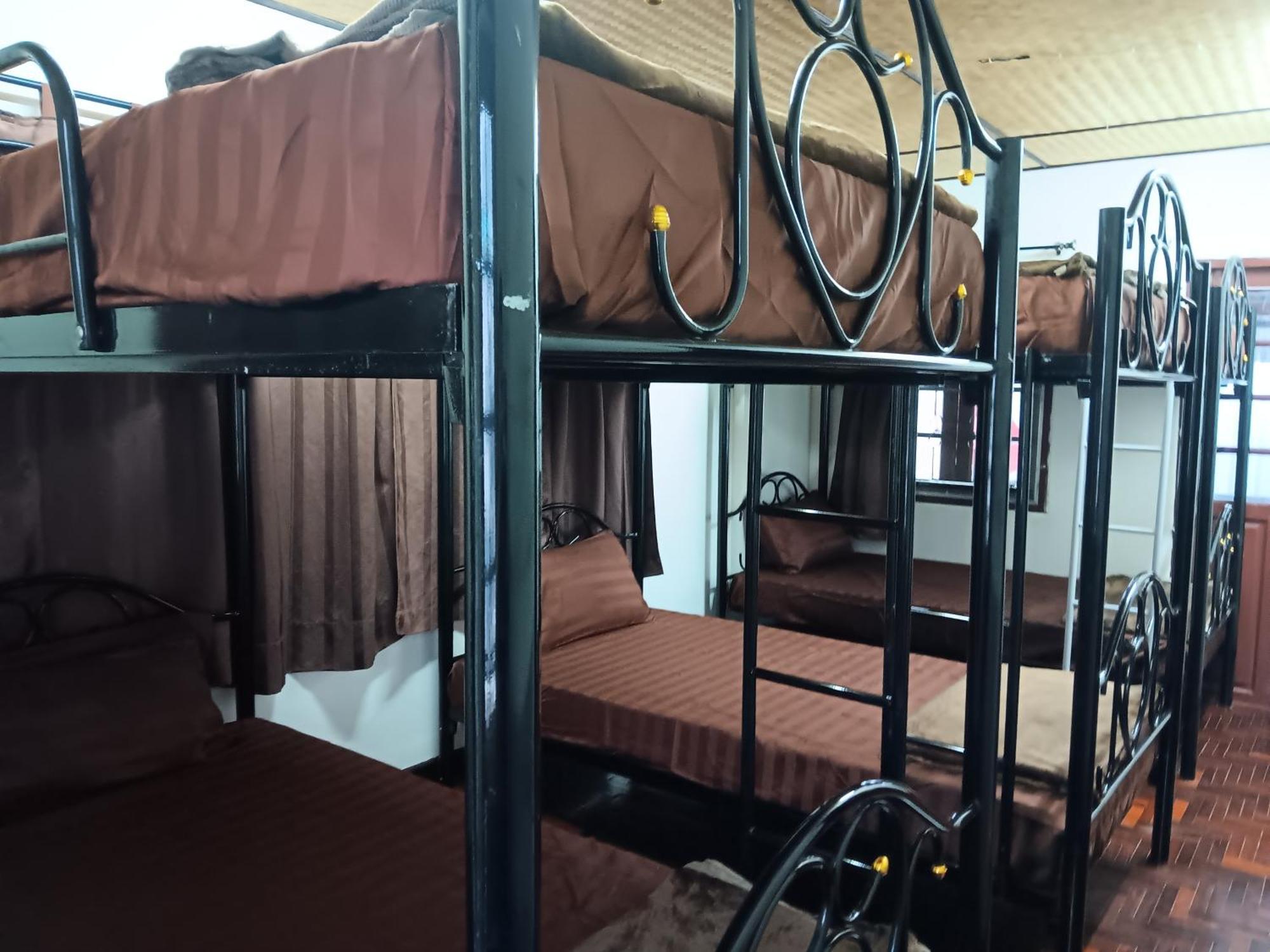 Hug Glur House Tour And Hostel (Adults Only) - Chiang Mai — Photos 2