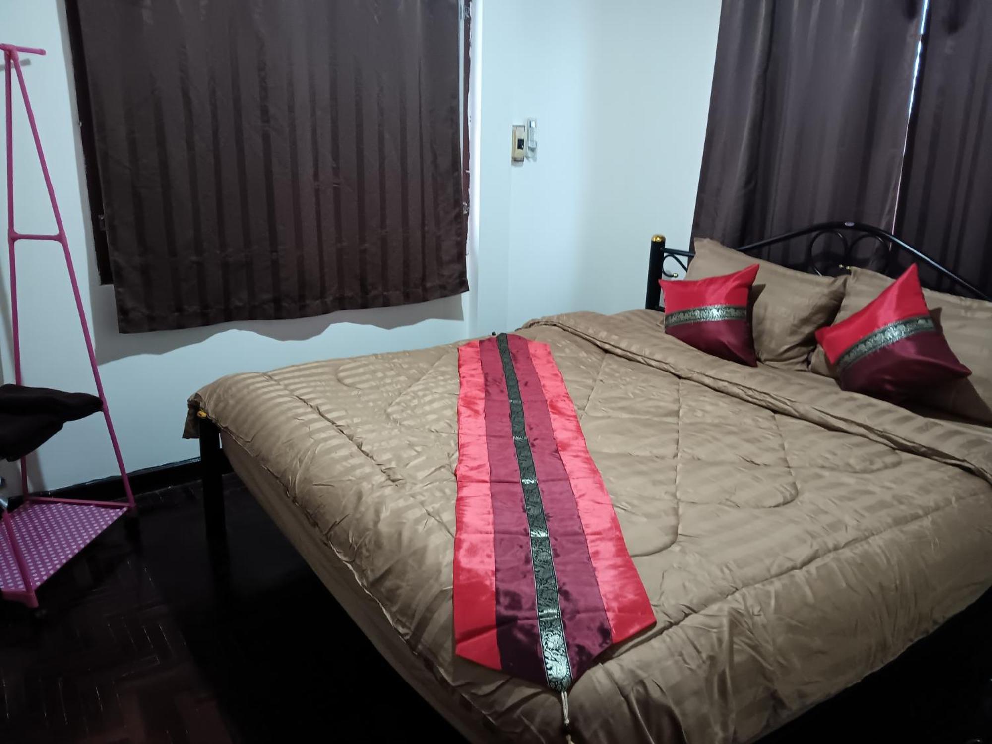 Hug Glur House Tour And Hostel (Adults Only) - Chiang Mai — Photos 3